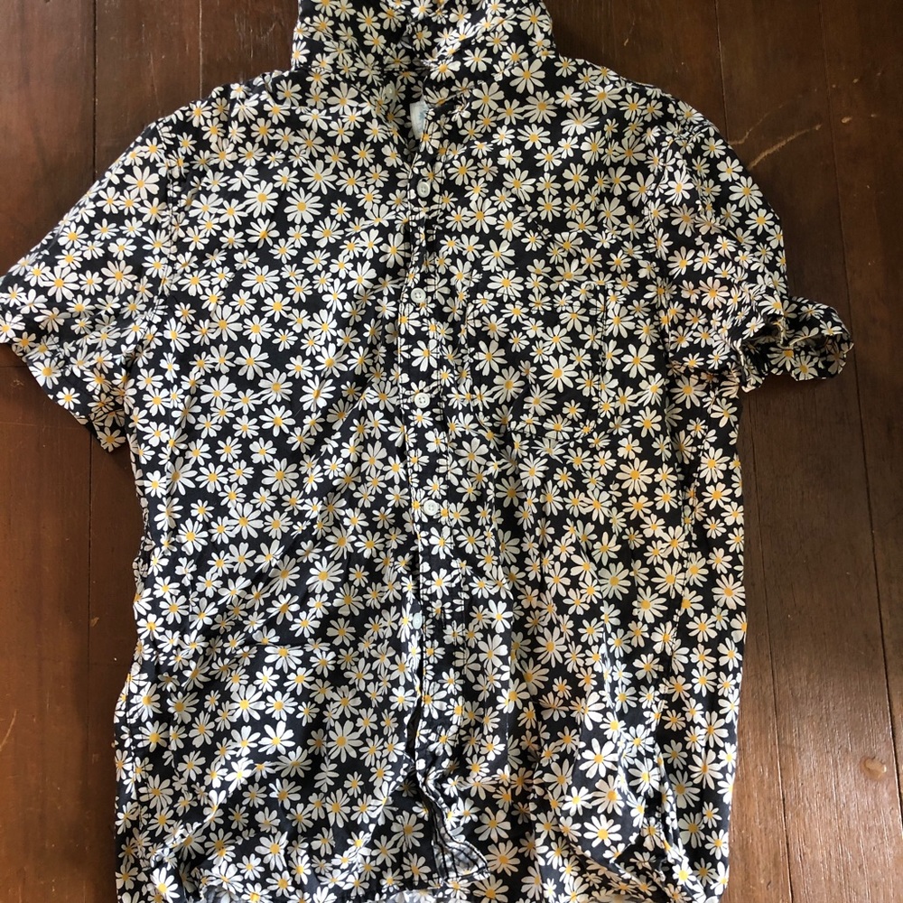 American Eagle Daisy button up shirt